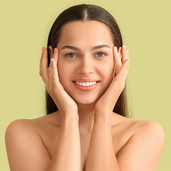 smiling woman with clear skin displaying a healthy glow showcasing nine beauty tips for radiant skin